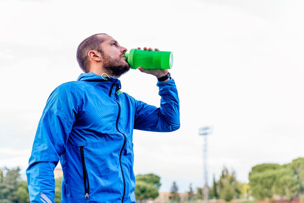 De manière générale, notre organisme a besoin de 2 à 3 litres d’eau par jour, afin de répondre à ses besoins de base